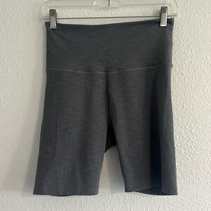 Beyond Yoga Grey Ribbed Biker Shorts - Sz. M